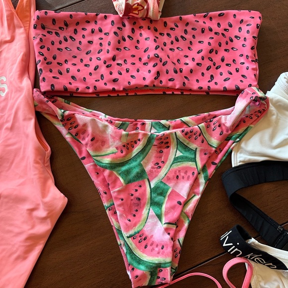 Lot of bathing Suits - Picture 7 of 9